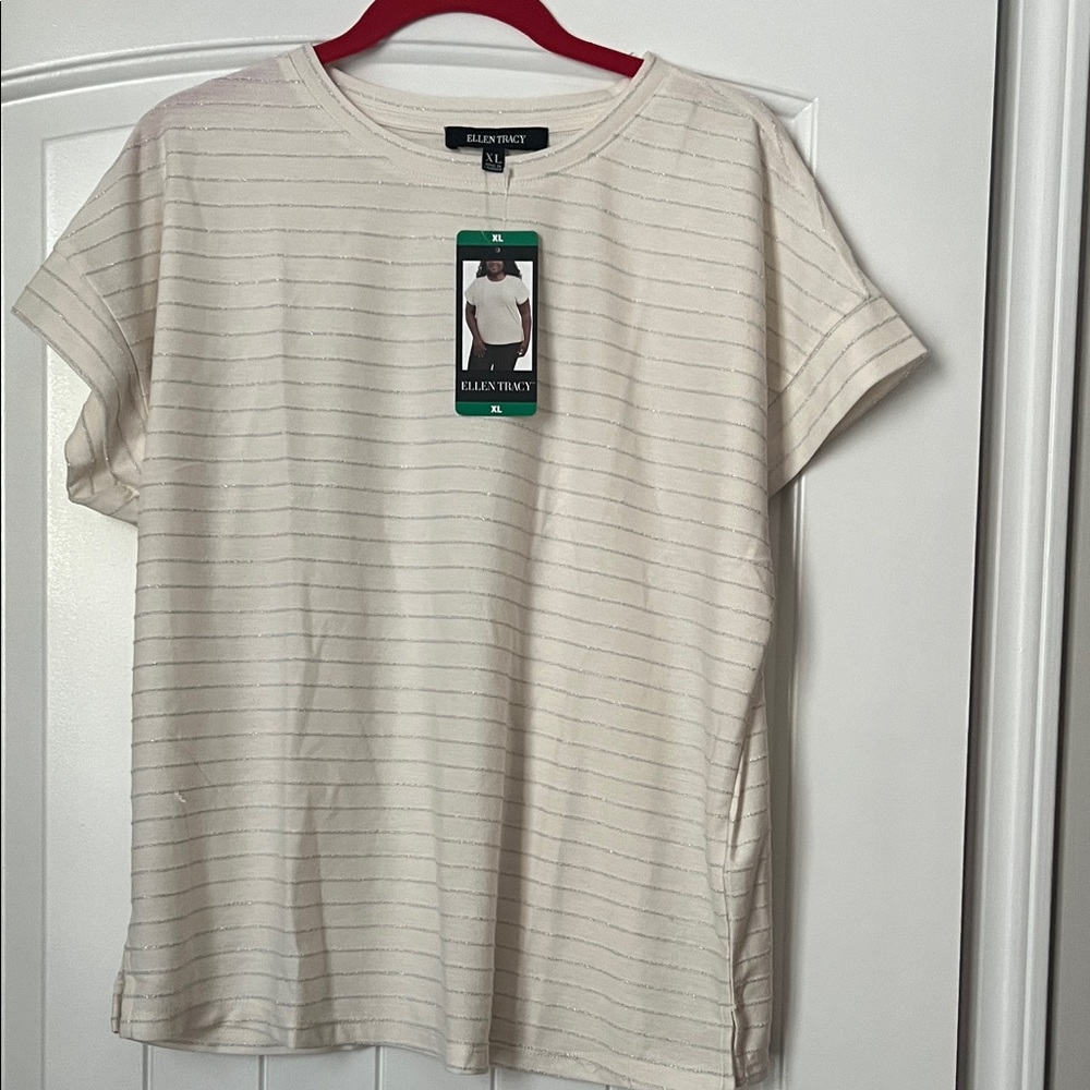 Ellen Tracy Woman’s Short Sleeve Cream Tee. XL